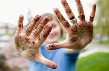 dirty hands as a cause of parasite infection