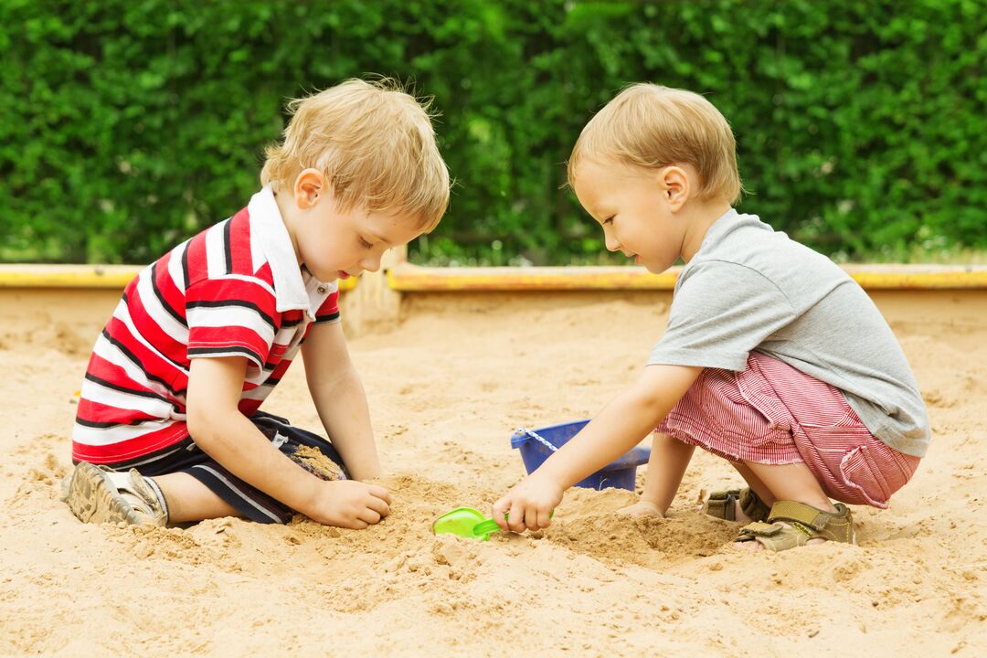 children become infected with worms in the sandbox