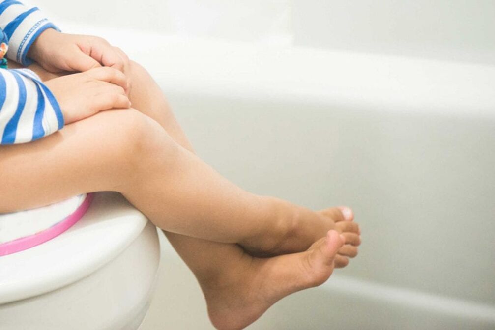constipation in a child as a symptom of the presence of worms