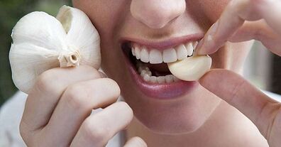 Garlic food for the treatment of parasites