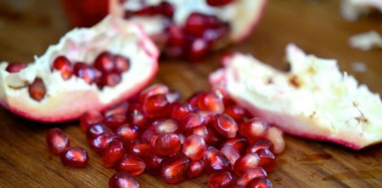 pomegranate for removing parasites from the body